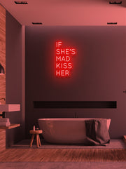 If she's mad kiss her - LED Neon skilt