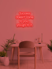 Succes doesn't come to you - LED Neon skilt